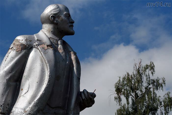 памятник Ленину в селе Еткуль Челябинской области